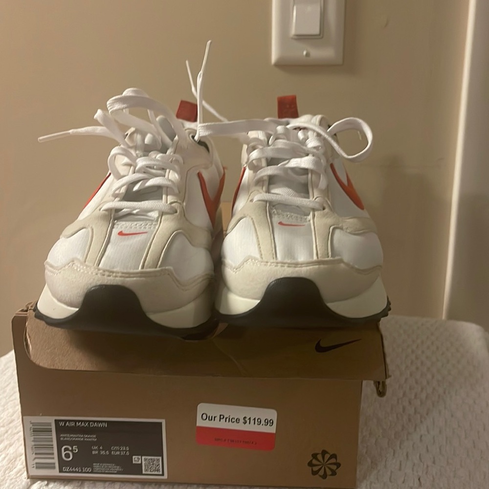 Women Nike Air Max Dawn size 6.5